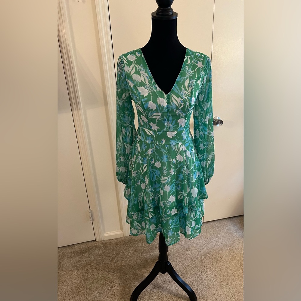 EUC Jessica Simpson Long Sleeved Dress